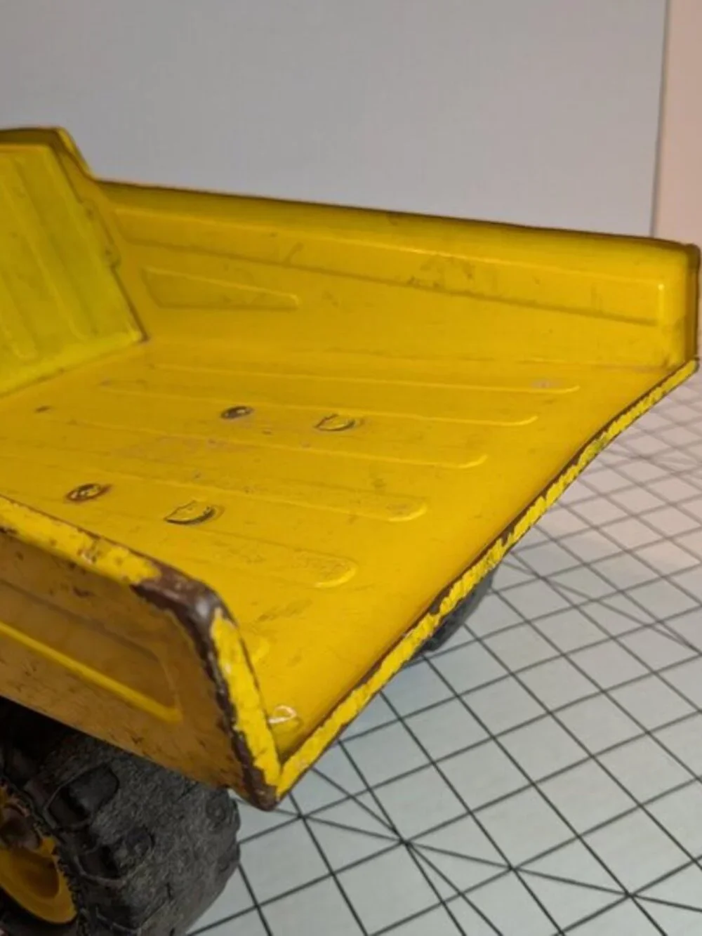 Vintage 1986 Remco Earthmover Dump Truck Pressed Steel Euclid Style Yellow